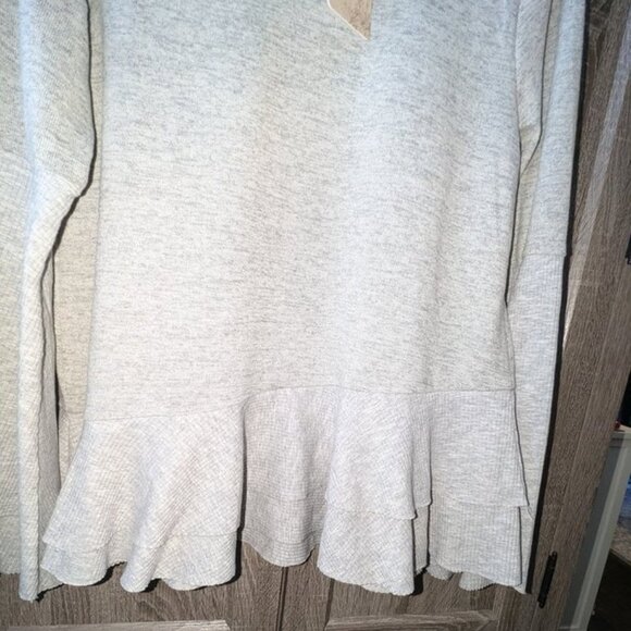 NEW Hem & Thread Solid Ribbed Ruffled Hem Bell Flared Long Sleeves Top Shirt NWT - Picture 2 of 4